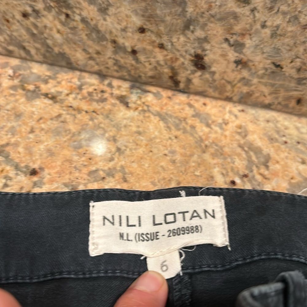 Nili Lotan woman's black cargo pants cuffed at the bottom - Picture 14 of 14
